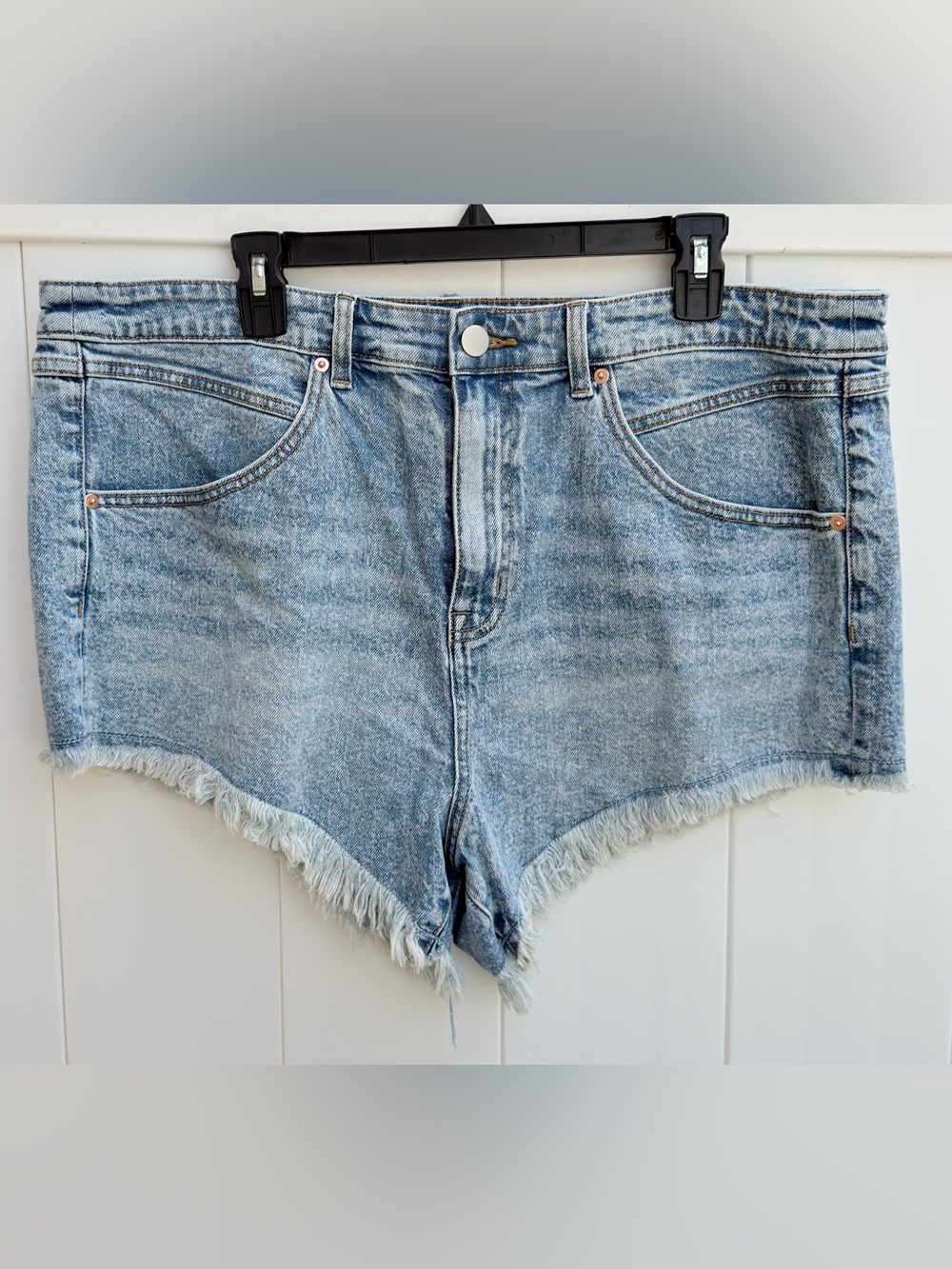 NWT Torrid FESTI High-Rise Cheeky Classic Blue Denim Frayed Hem Shorts